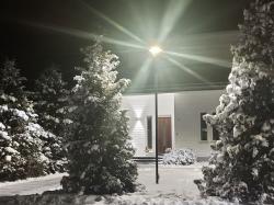 Tehokas, kaunis ja häikäisemätön valaistus pihalle kuin pihalle